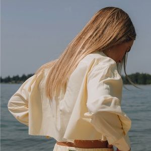 Daily Drills ULTRA CROPPED POPLIN BUTTON DOWN